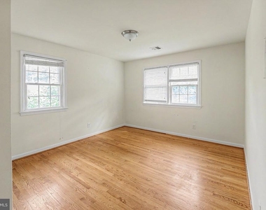 10708 Norman Avenue - Photo Thumbnail 7