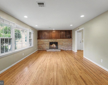 10708 Norman Avenue - Photo Thumbnail 1