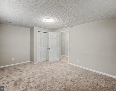 10708 Norman Avenue - Photo Thumbnail 19