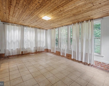 10708 Norman Avenue - Photo Thumbnail 15