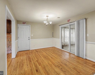 10708 Norman Avenue - Photo Thumbnail 13
