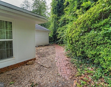 10708 Norman Avenue - Photo Thumbnail 26