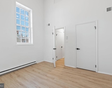 207 S Patrick Street - Photo Thumbnail 3