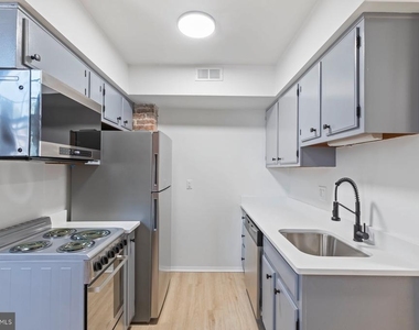207 S Patrick Street - Photo Thumbnail 5