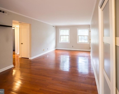 2805 Arlington Boulevard - Photo Thumbnail 2