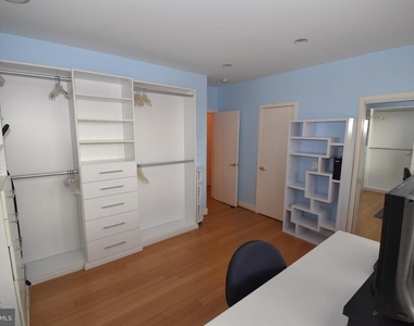 1121 Arlington Boulevard - Photo Thumbnail 7