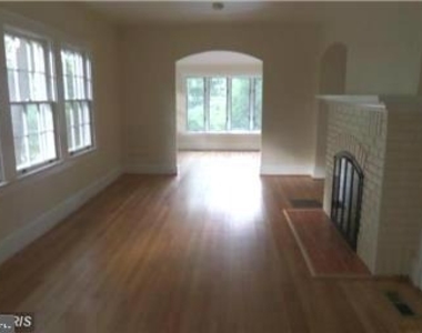 4022 N 25th Road N - Photo Thumbnail 3