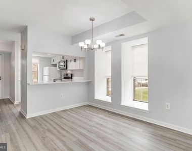 2403 S Walter Reed Drive S - Photo Thumbnail 5