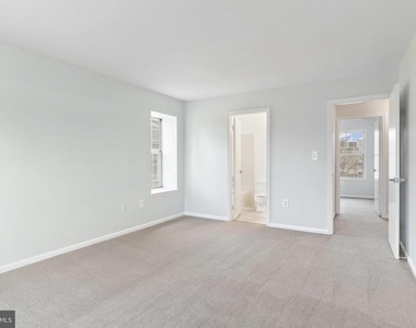 2403 S Walter Reed Drive S - Photo Thumbnail 14