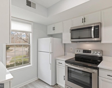 2403 S Walter Reed Drive S - Photo Thumbnail 6