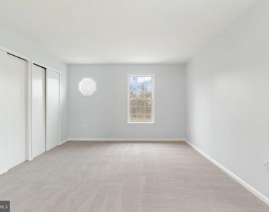 2403 S Walter Reed Drive S - Photo Thumbnail 13