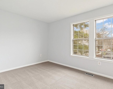2403 S Walter Reed Drive S - Photo Thumbnail 17