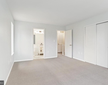 2403 S Walter Reed Drive S - Photo Thumbnail 12