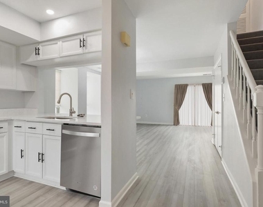 2403 S Walter Reed Drive S - Photo Thumbnail 8