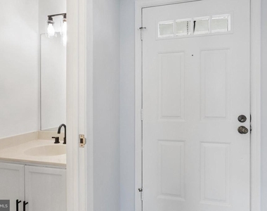 2403 S Walter Reed Drive S - Photo Thumbnail 10
