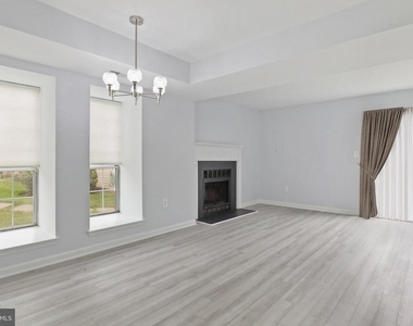 2403 S Walter Reed Drive S - Photo Thumbnail 7