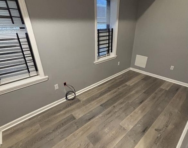 1717 Fontain Street - Photo Thumbnail 5