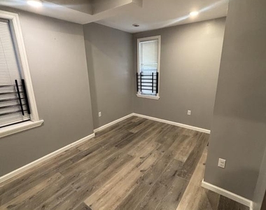 1717 Fontain Street - Photo Thumbnail 8