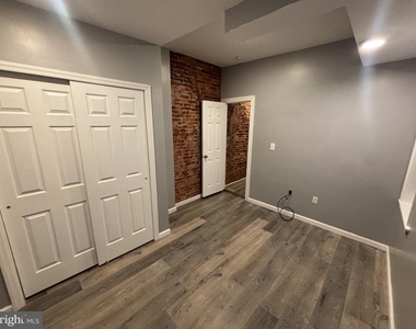 1717 Fontain Street - Photo Thumbnail 7