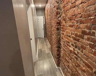 1717 Fontain Street - Photo Thumbnail 3