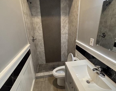 1717 Fontain Street - Photo Thumbnail 6