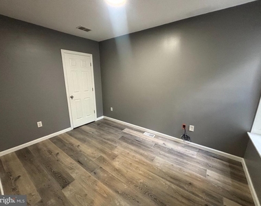 1717 Fontain Street - Photo Thumbnail 16