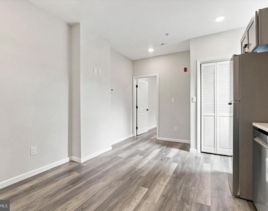 623 W Oxford Street - Photo Thumbnail 3