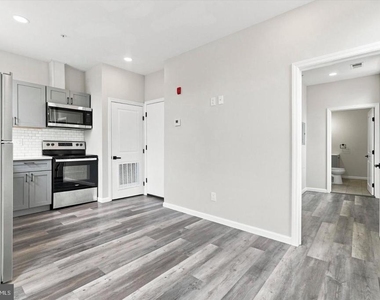 623 W Oxford Street - Photo Thumbnail 2
