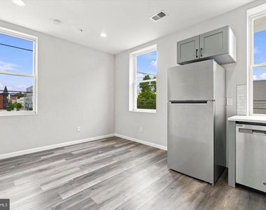 623 W Oxford Street - Photo Thumbnail 3
