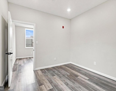 623 W Oxford Street - Photo Thumbnail 6