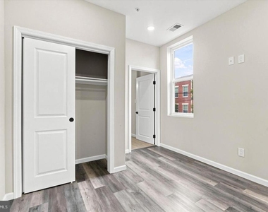623 W Oxford Street - Photo Thumbnail 5
