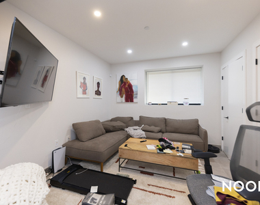 978 Kent Ave - Photo Thumbnail 6