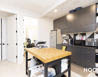 978 Kent Ave - Photo Thumbnail 1
