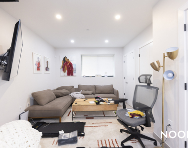 978 Kent Ave - Photo Thumbnail 10