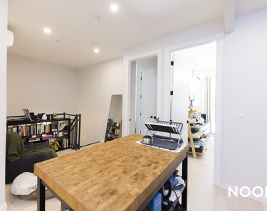 978 Kent Ave - Photo Thumbnail 4