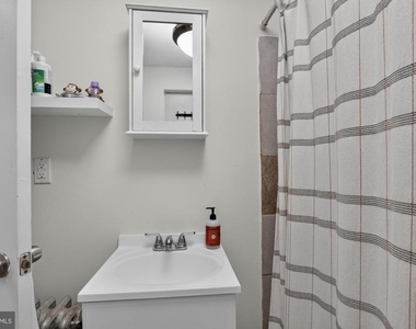 1655 S Bancroft Street - Photo Thumbnail 8