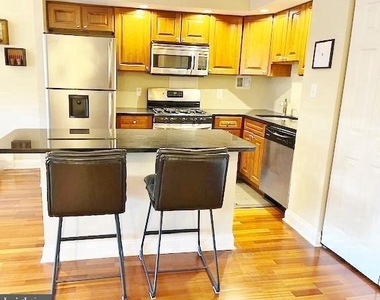 2101 Chestnut Street - Photo Thumbnail 3