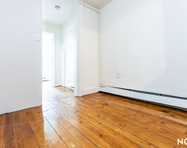 33 Montrose Ave - Photo Thumbnail 12