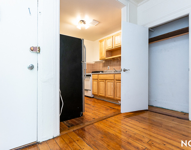 33 Montrose Ave - Photo Thumbnail 4