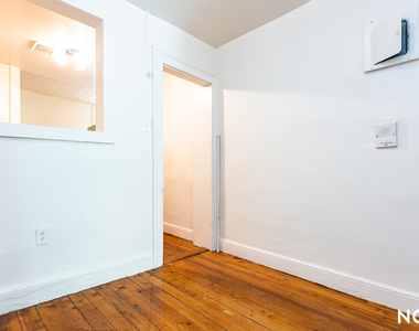 33 Montrose Ave - Photo Thumbnail 13