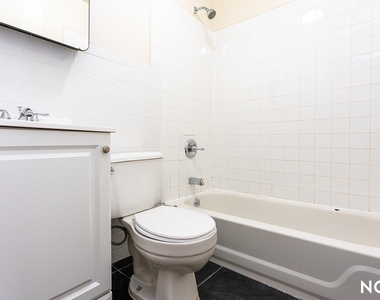 33 Montrose Ave - Photo Thumbnail 18