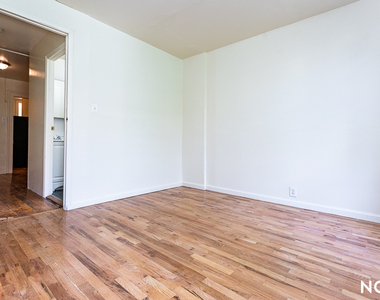 33 Montrose Ave - Photo Thumbnail 16