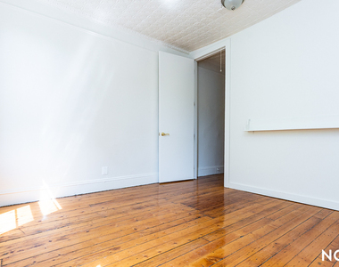 33 Montrose Ave - Photo Thumbnail 11