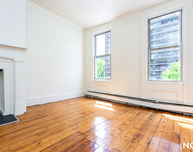 33 Montrose Ave - Photo Thumbnail 9