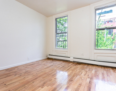 33 Montrose Ave - Photo Thumbnail 15