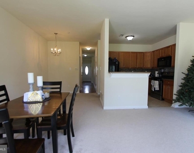 316 Ross Court - Photo Thumbnail 8