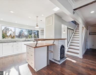 17 Spring Street - Photo Thumbnail 8