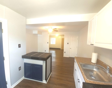 428 Croyden Road - Photo Thumbnail 7