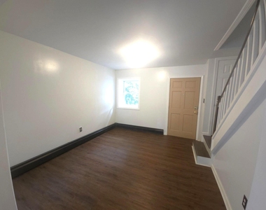 428 Croyden Road - Photo Thumbnail 3