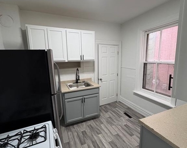 537 S 15th Street - Photo Thumbnail 4
